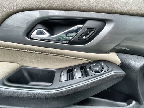 Used 2024 Chevrolet Traverse LT image 23