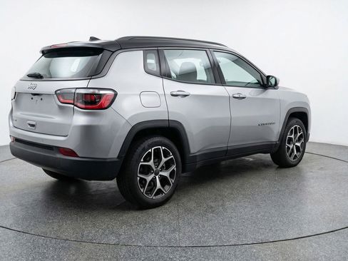 Used 2025 Jeep Compass Limited AWD/4WD image 9