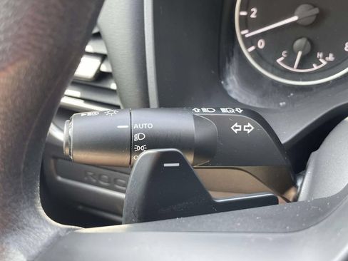 Used 2025 Nissan Rogue S FWD image 29