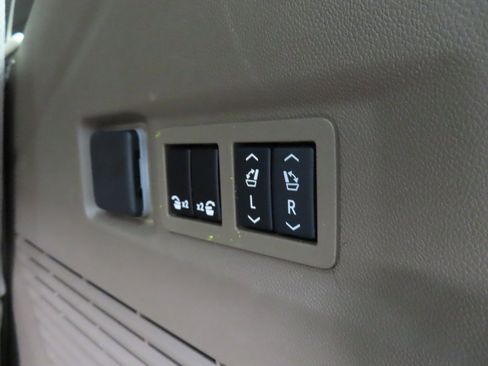 Used 2025 GMC Yukon Denali image 43