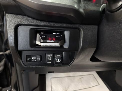 Used 2017 Toyota Tacoma TRD Sport w/ Tow Package AWD/4WD image 19