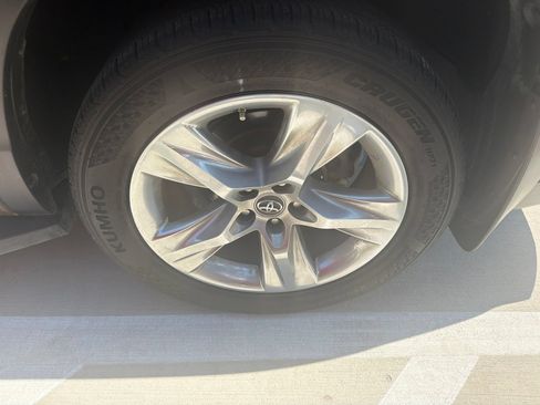 Used 2018 Toyota Highlander Limited FWD image 9