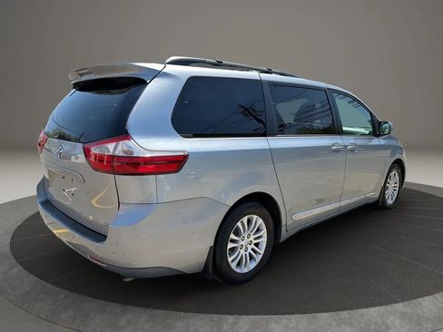 Used 2017 Toyota Sienna XLE w/ XLE Navigation Package FWD image 5