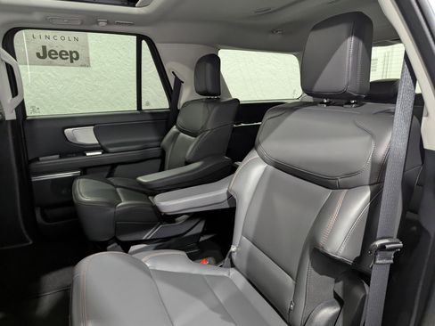 Used 2025 Ford Expedition Active AWD/4WD image 15