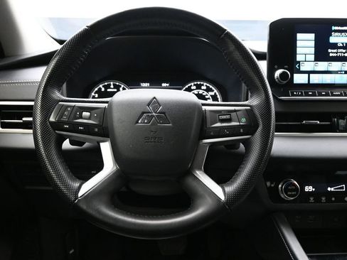 Used 2022 Mitsubishi Outlander SE FWD image 14
