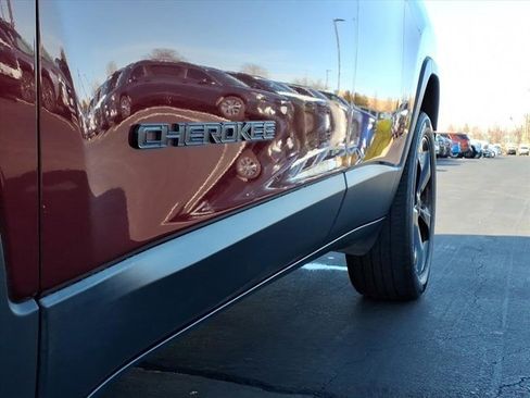 Used 2020 Jeep Cherokee Altitude image 34