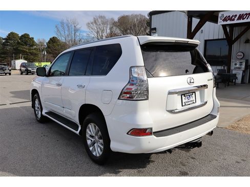 Used 2017 Lexus GX 460 image 3
