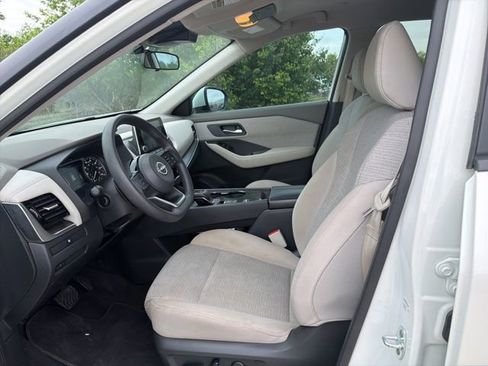 Used 2023 Nissan Rogue SV FWD image 9