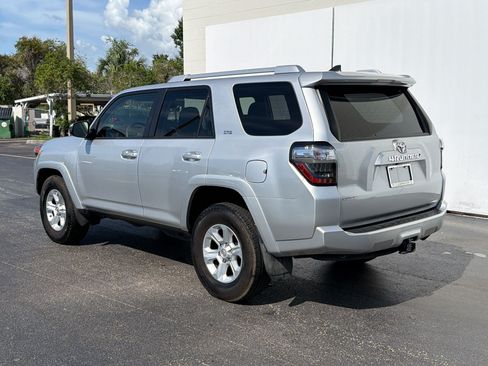 Used 2018 Toyota 4Runner SR5 RWD image 3