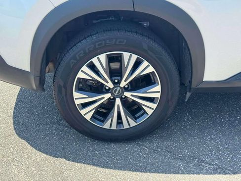Used 2023 Nissan Rogue SV FWD image 11