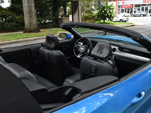 Used 2022 Ford Mustang Premium RWD image 32