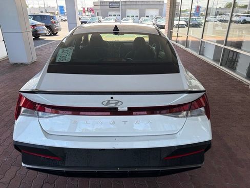 Used 2025 Hyundai Elantra Sport FWD image 12