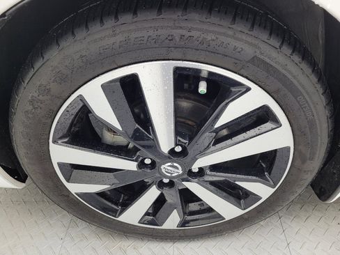 Used 2022 Nissan Versa SR image 31