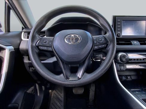 Used 2019 Toyota RAV4 LE FWD image 6