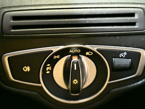 Used 2018 Mercedes-Benz GLC 300 4MATIC image 40