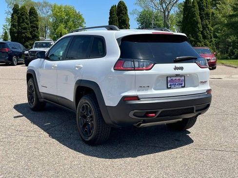 Used 2019 Jeep Cherokee Trailhawk w/ Cold Weather Group AWD/4WD image 3