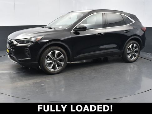 Used 2024 Ford Escape Platinum image 2