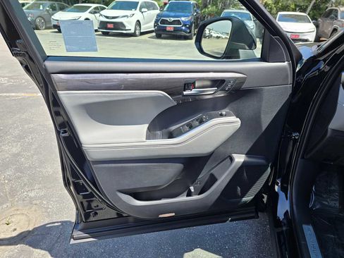 New 2026 Toyota Highlander Limited AWD/4WD image 22