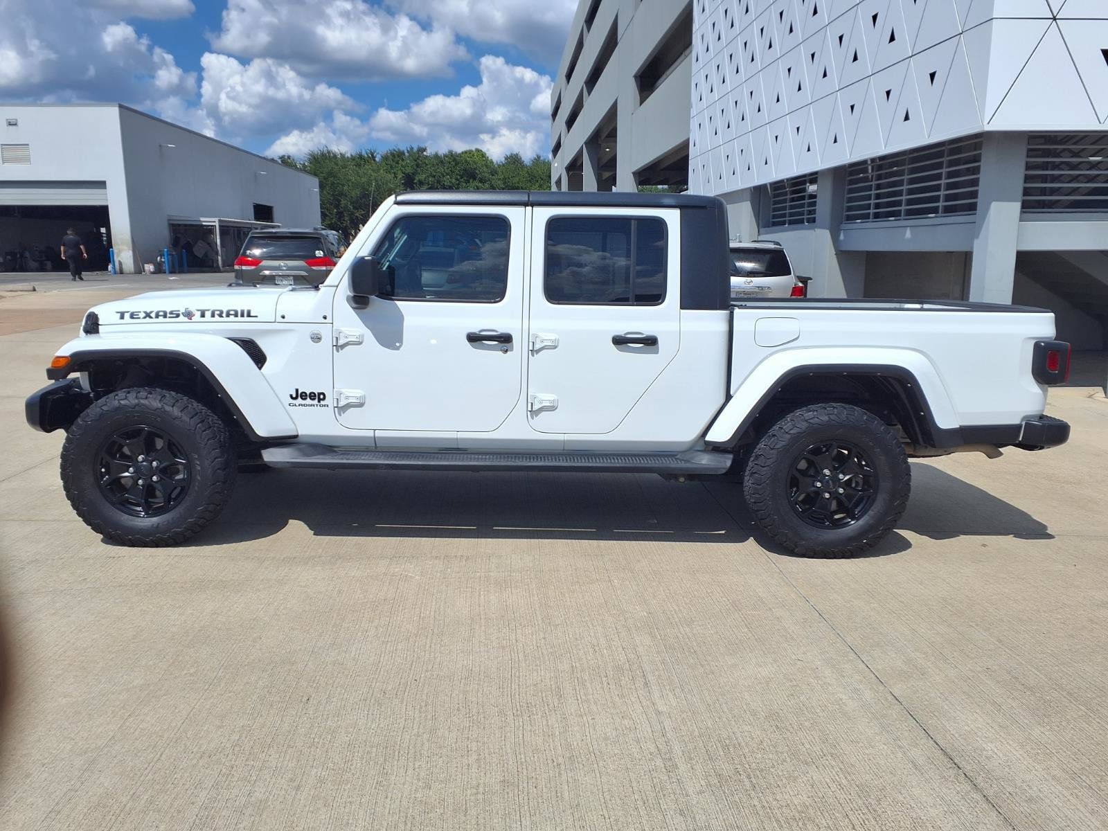 Used 2021 Jeep Gladiator Sport AWD/4WD image 25