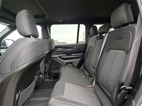 Used 2024 Jeep Grand Cherokee Laredo X image 13