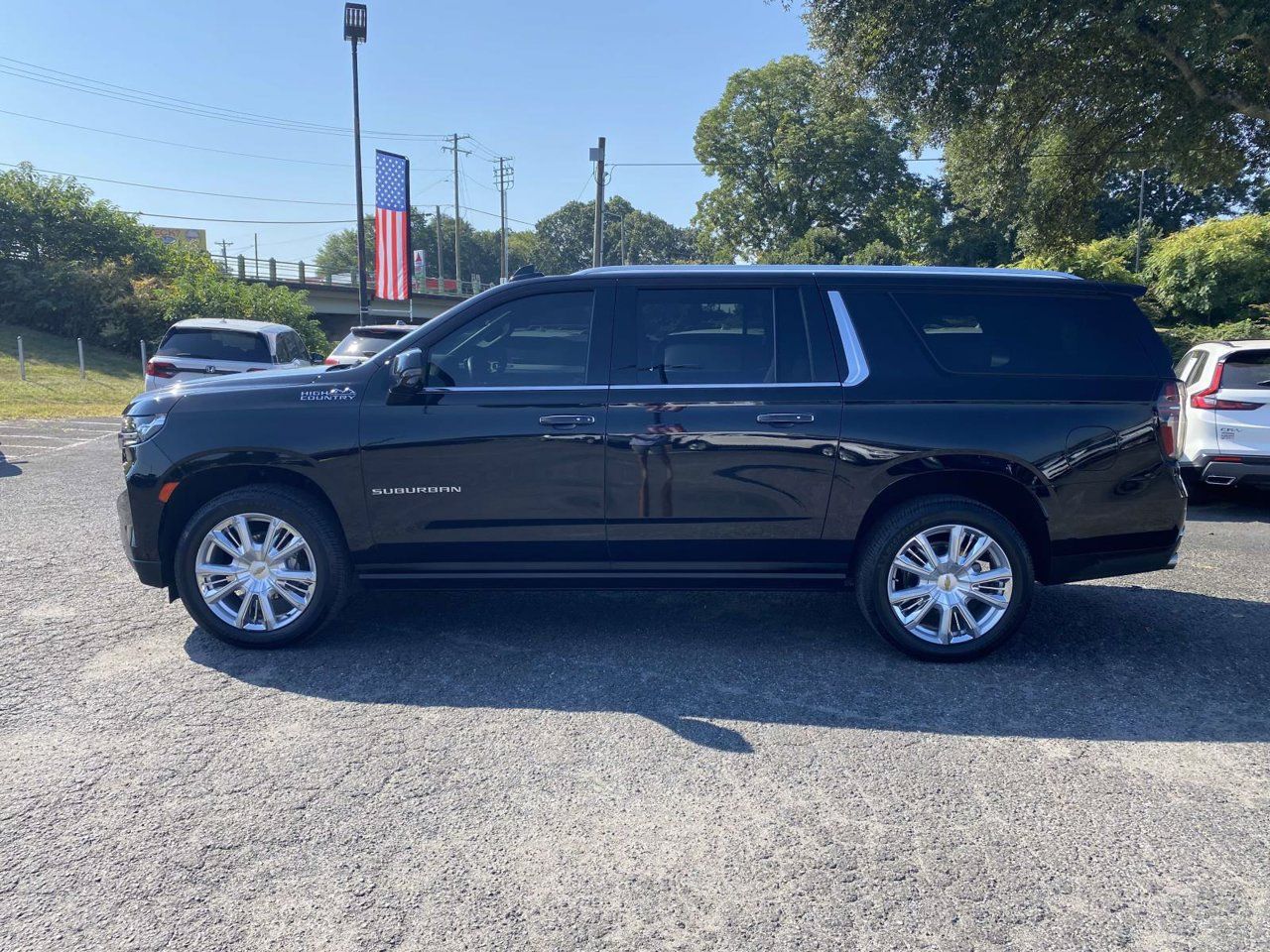 Used 2024 Chevrolet Suburban High Country w/ Premium Package 2 AWD/4WD image 5