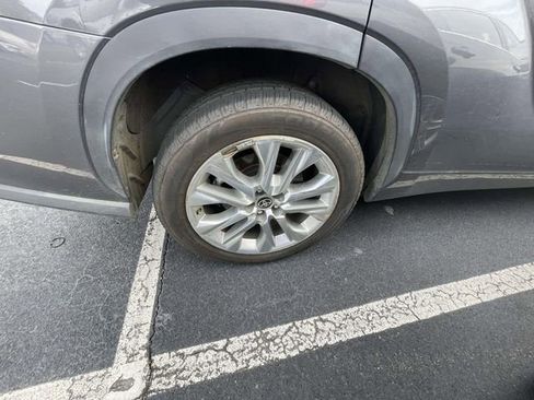 Used 2021 Toyota Highlander Limited FWD image 11