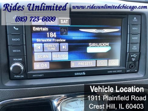 Used 2014 Chrysler Town & Country Touring FWD image 20