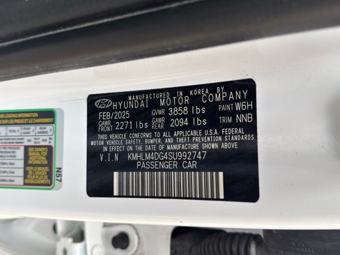 Used 2025 Hyundai Elantra Sport FWD image 39