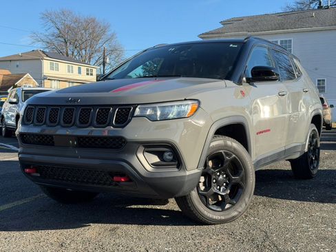 Used 2023 Jeep Compass Trailhawk image 2