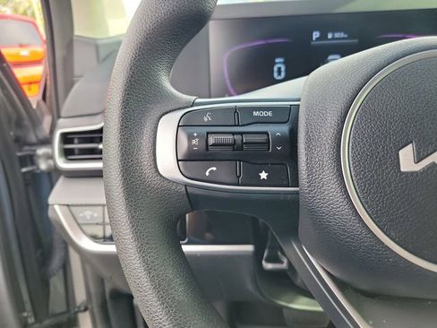 Used 2025 Kia Sportage LX FWD image 16