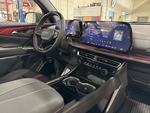 New 2026 Chevrolet Traverse RS w/ LPO, Floor Liner Package image 33