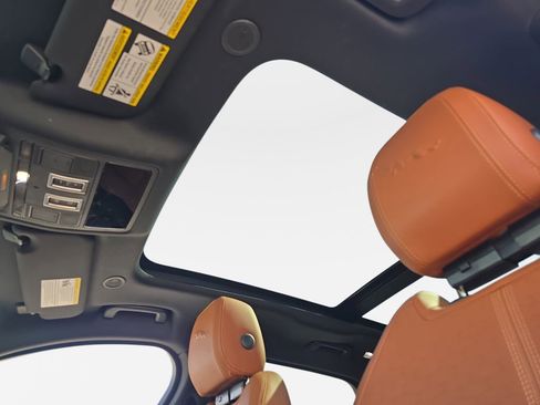 Used 2025 Jaguar F-PACE R-Dynamic S image 30