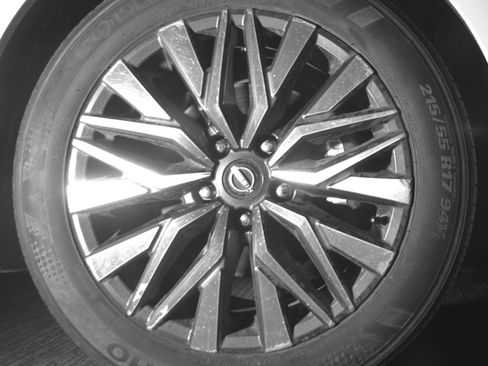Used 2025 Nissan Altima 2.5 SV FWD image 16
