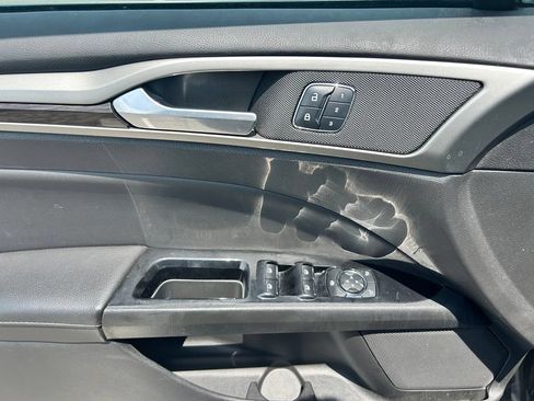 Used 2016 Ford Fusion SE w/ Equipment Group 502A FWD image 21