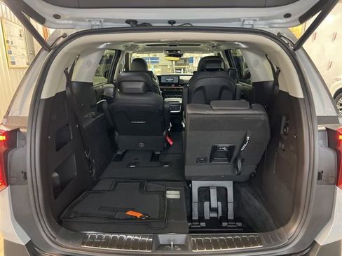 Used 2025 Kia Carnival SX Prestige image 25