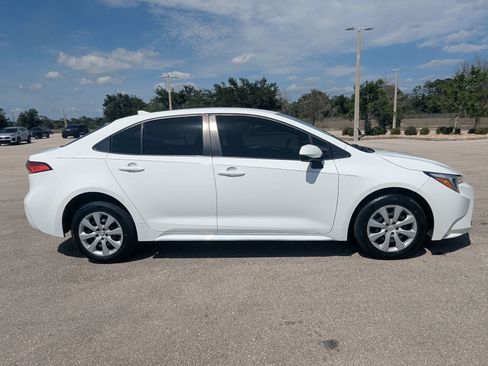 Used 2023 Toyota Corolla LE FWD image 4
