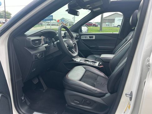 Used 2024 Ford Explorer ST-Line w/ Class IV Trailer Tow Package AWD/4WD image 12