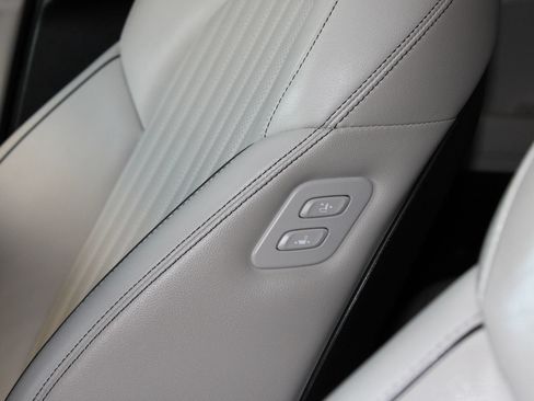 Used 2019 Genesis G70 3.3T Advanced RWD image 26
