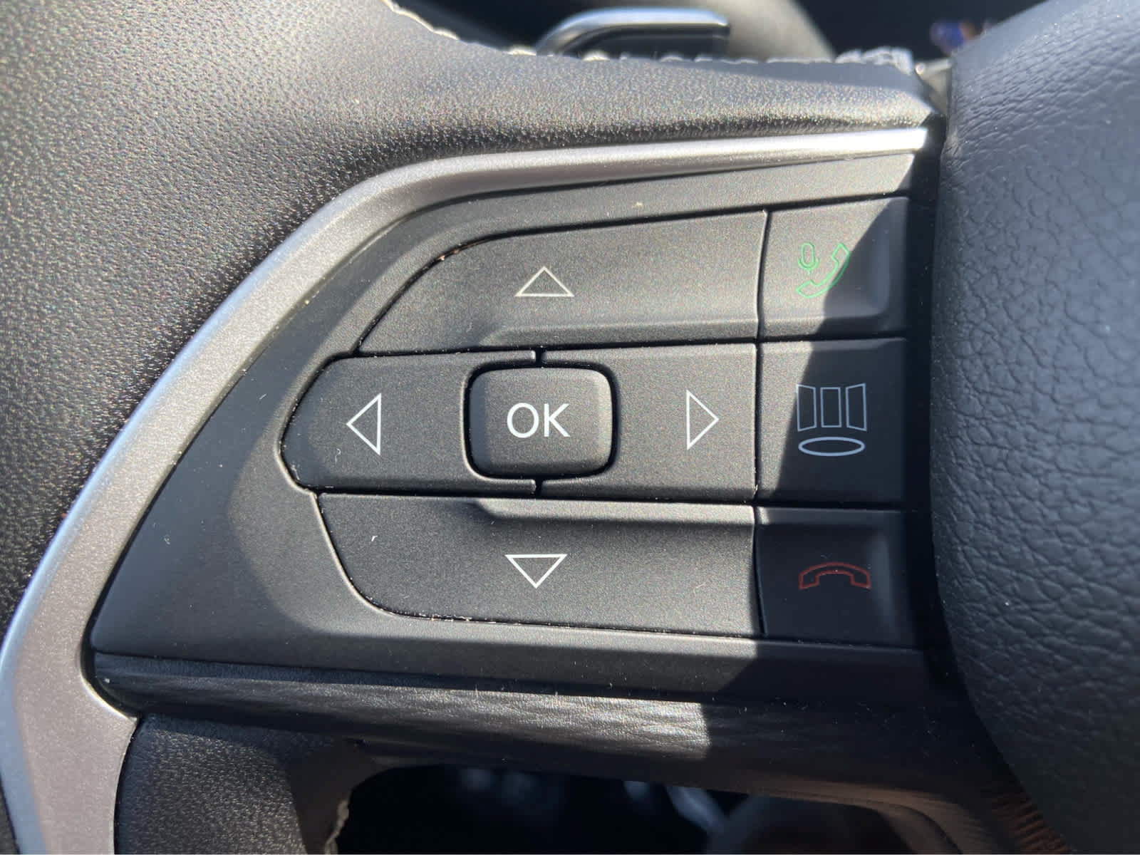 Used 2024 Jeep Grand Cherokee L Altitude AWD/4WD image 26