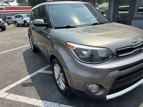 Used 2018 Kia Soul + FWD image 14