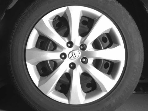Used 2024 Toyota Corolla LE FWD image 11