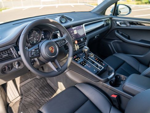 New 2026 Porsche Macan AWD/4WD image 4