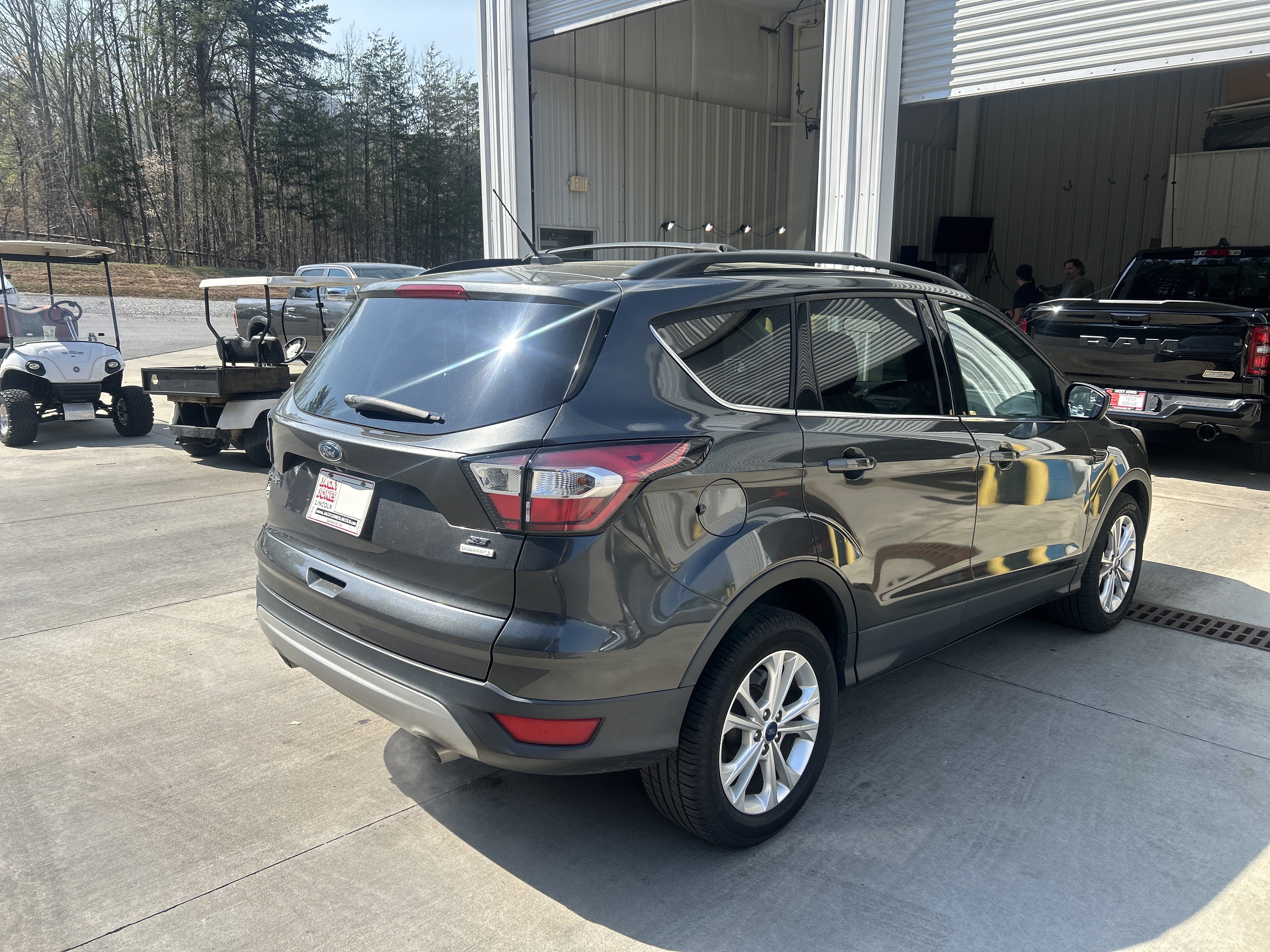 Used 2018 Ford Escape SE FWD image 6