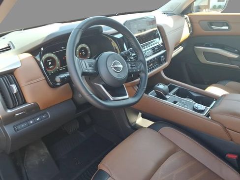 Certified 2025 Nissan Pathfinder Platinum w/ Cargo Package AWD/4WD image 18