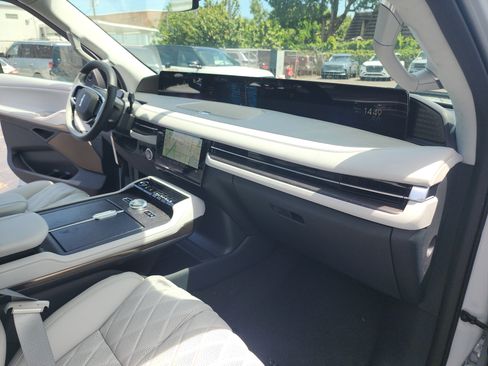 New 2026 Lincoln Navigator L Black Label AWD/4WD image 27