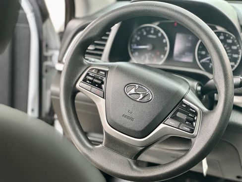 Used 2018 Hyundai Elantra SE FWD image 12