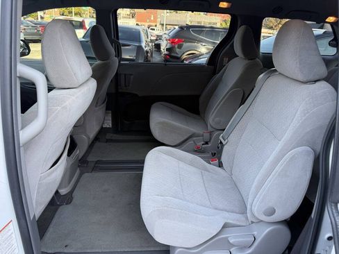 Used 2017 Toyota Sienna LE FWD image 26