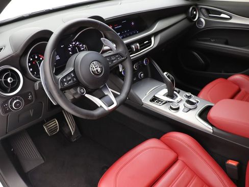 Used 2022 Alfa Romeo Stelvio Veloce image 15