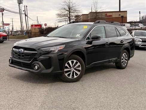 Used 2025 Subaru Outback Premium image 2