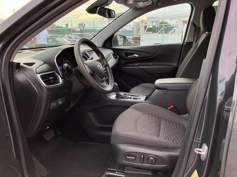 Used 2020 Chevrolet Equinox LT image 3